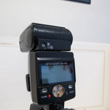 Load image into Gallery viewer, Nikon Speedlight SB-800 flash
